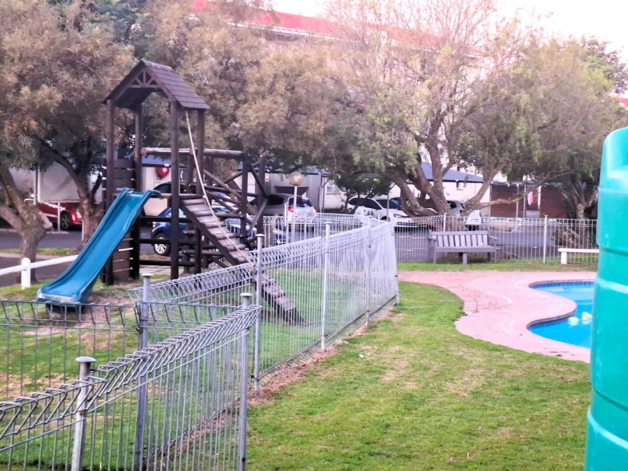 2 Bedroom Property for Sale in Oakglen Western Cape